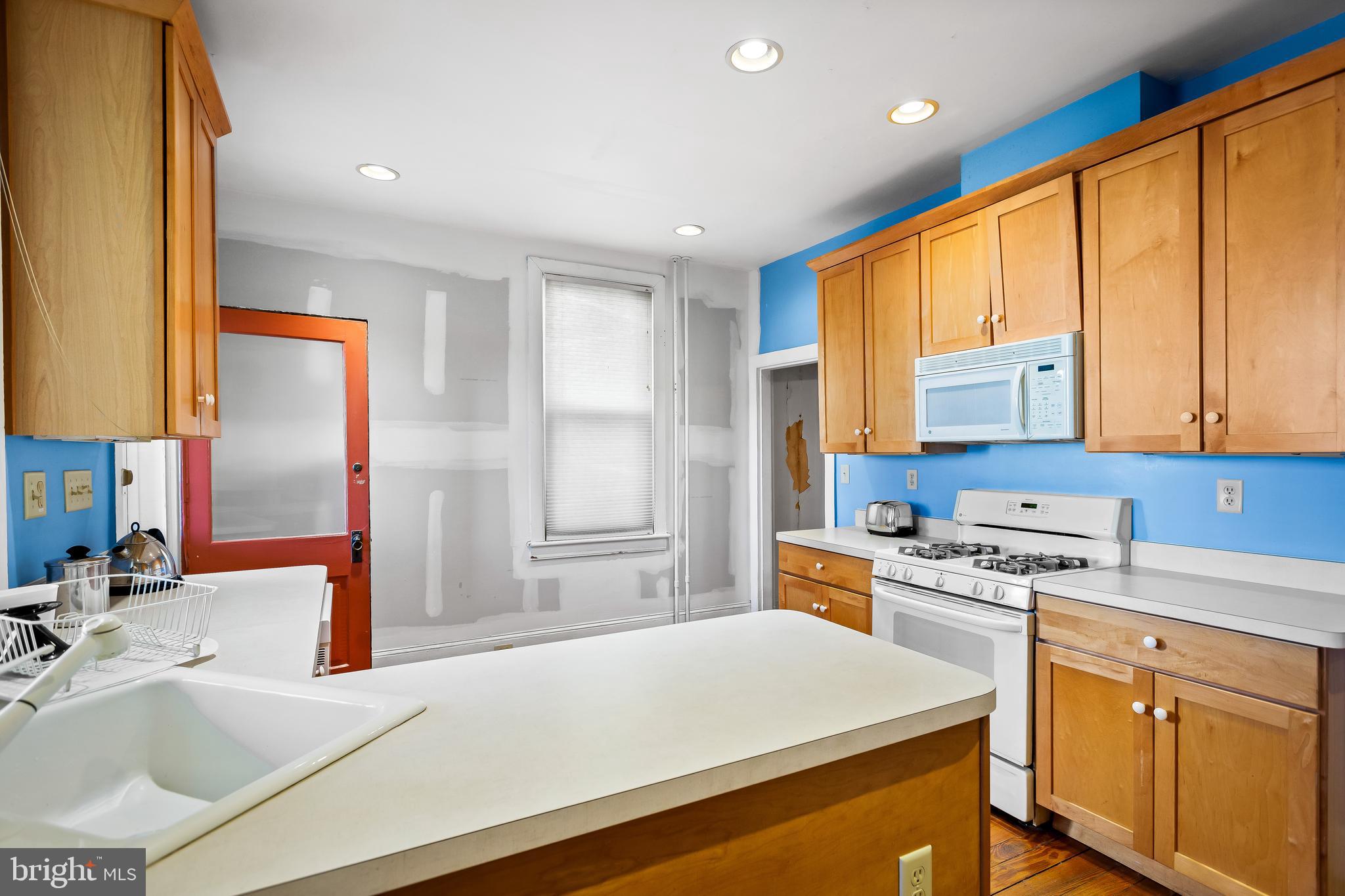 1020 W 38th STREET