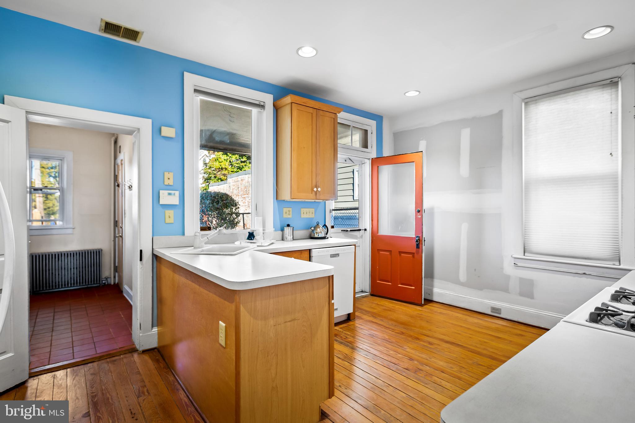 1020 W 38th STREET