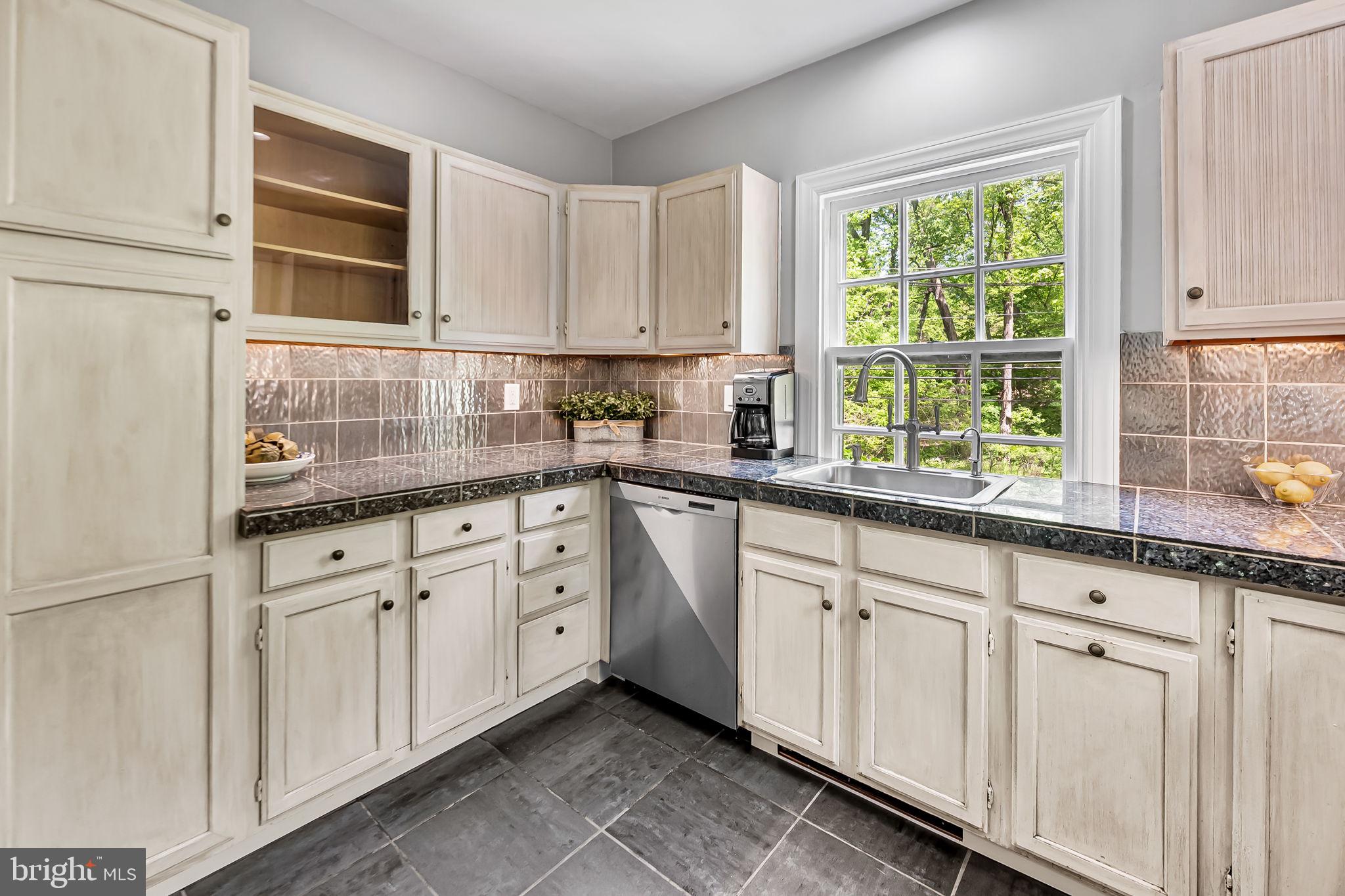 203 Deepdene Rd