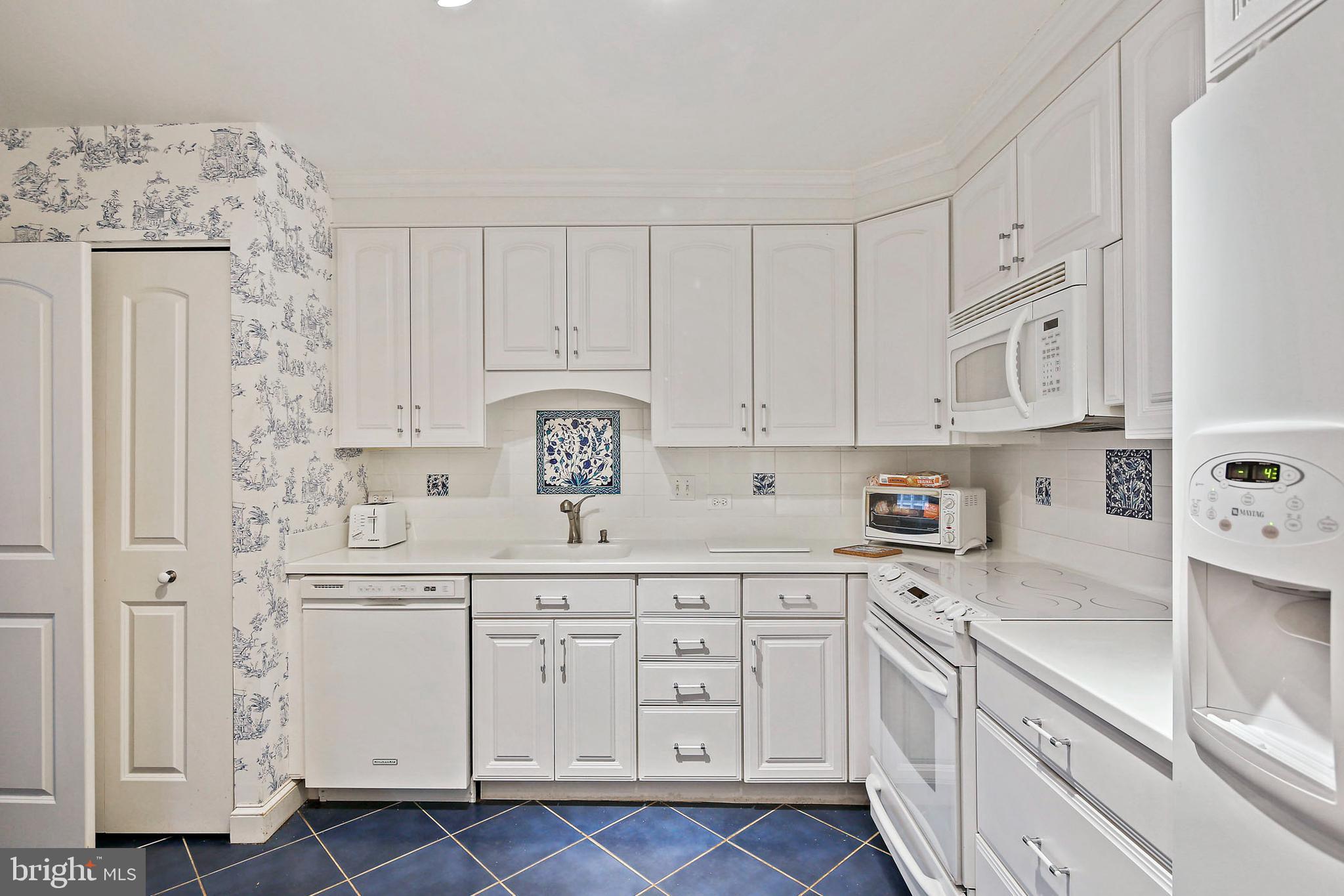 4100 N Charles STREET N Unit: 905
