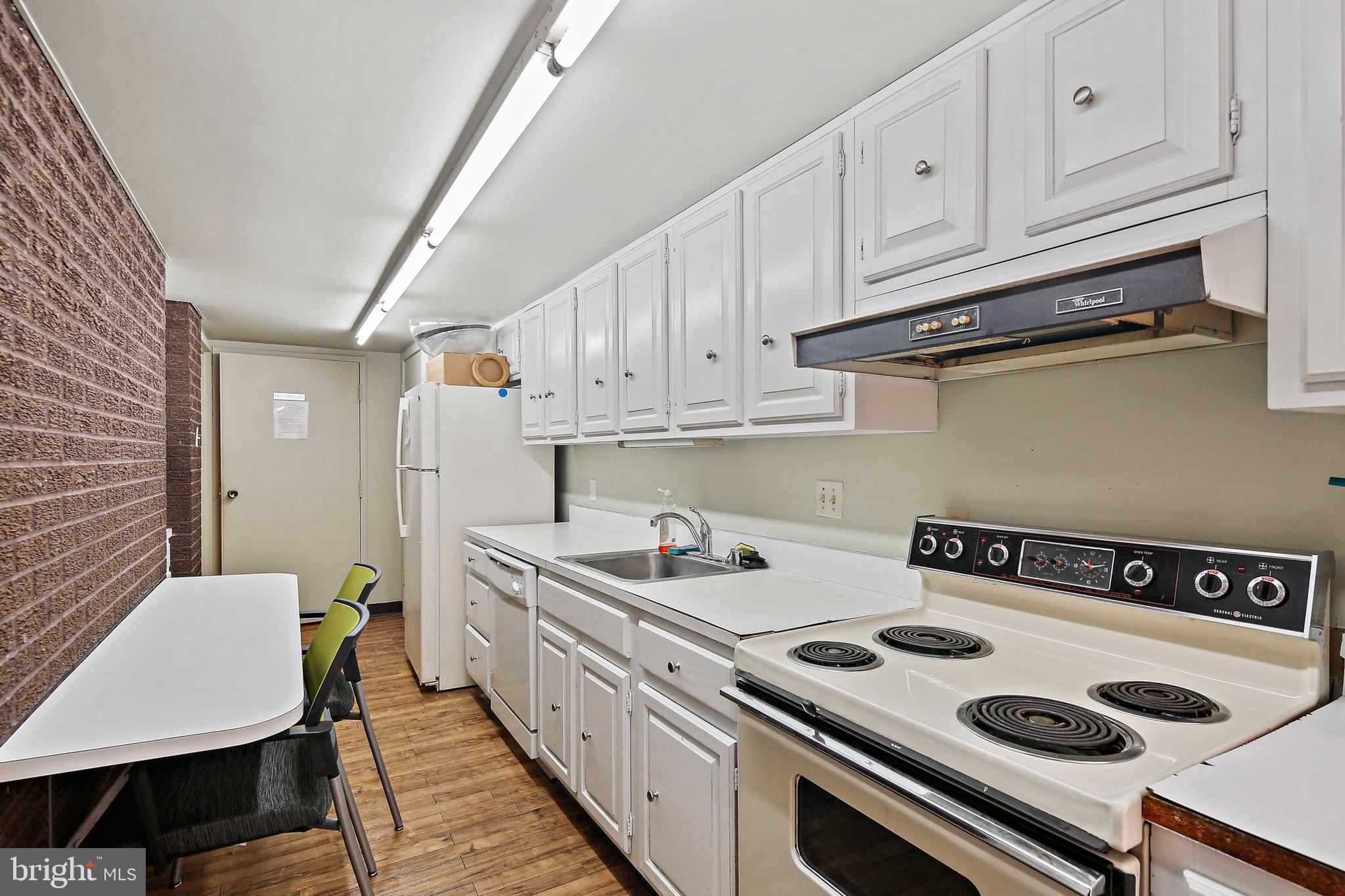 4100 N Charles STREET N Unit: 905