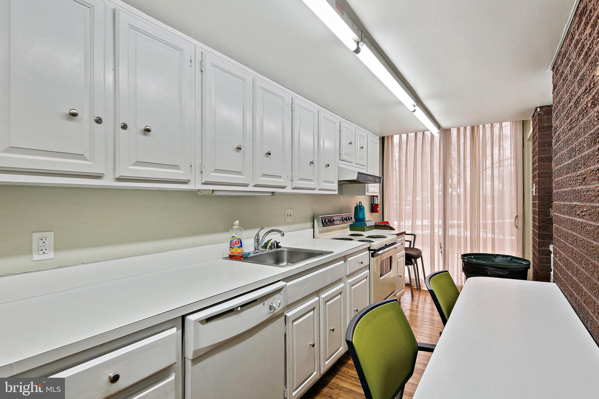 4100 N Charles STREET N Unit: 905