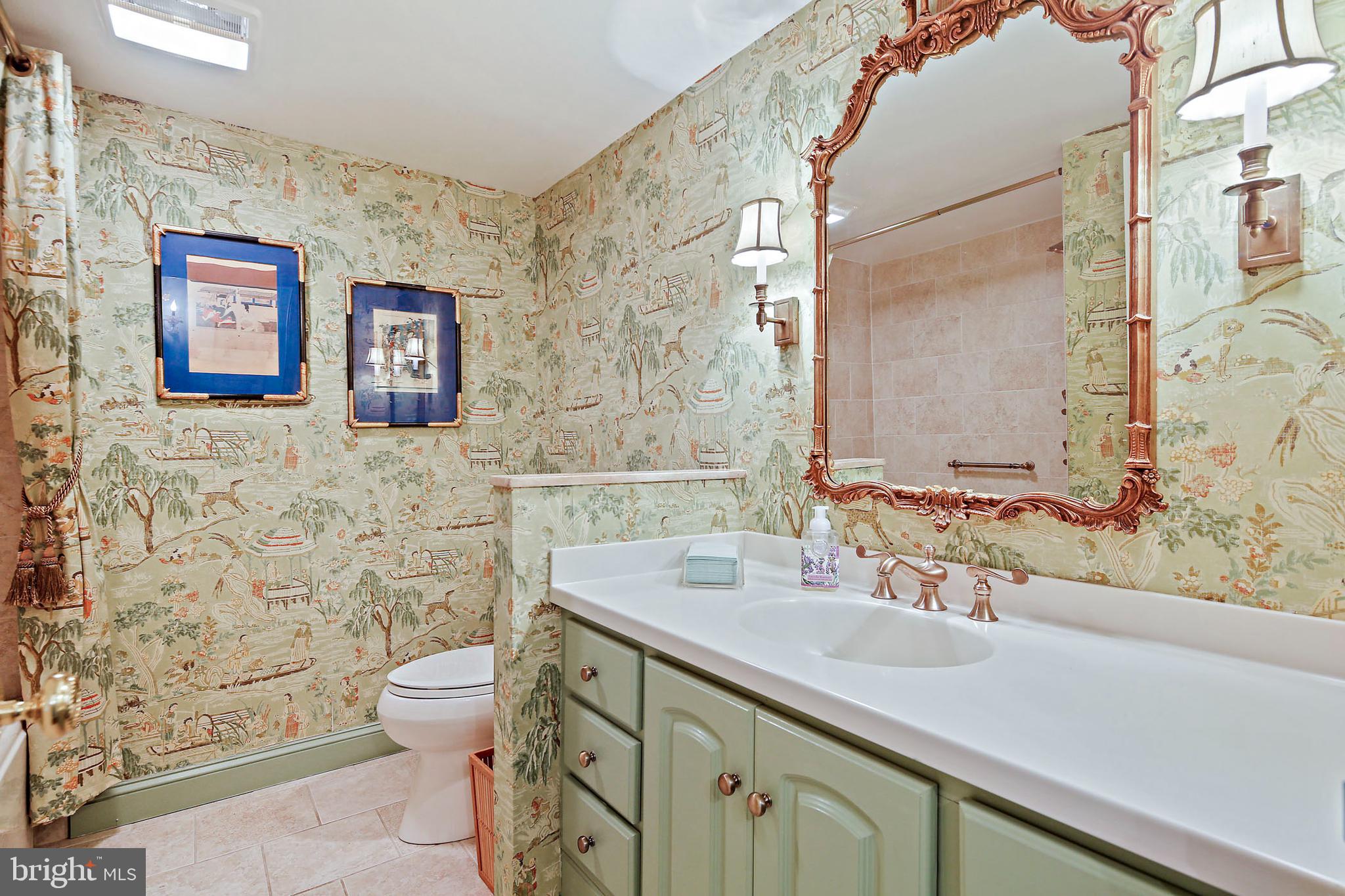 4100 N Charles STREET N Unit: 905