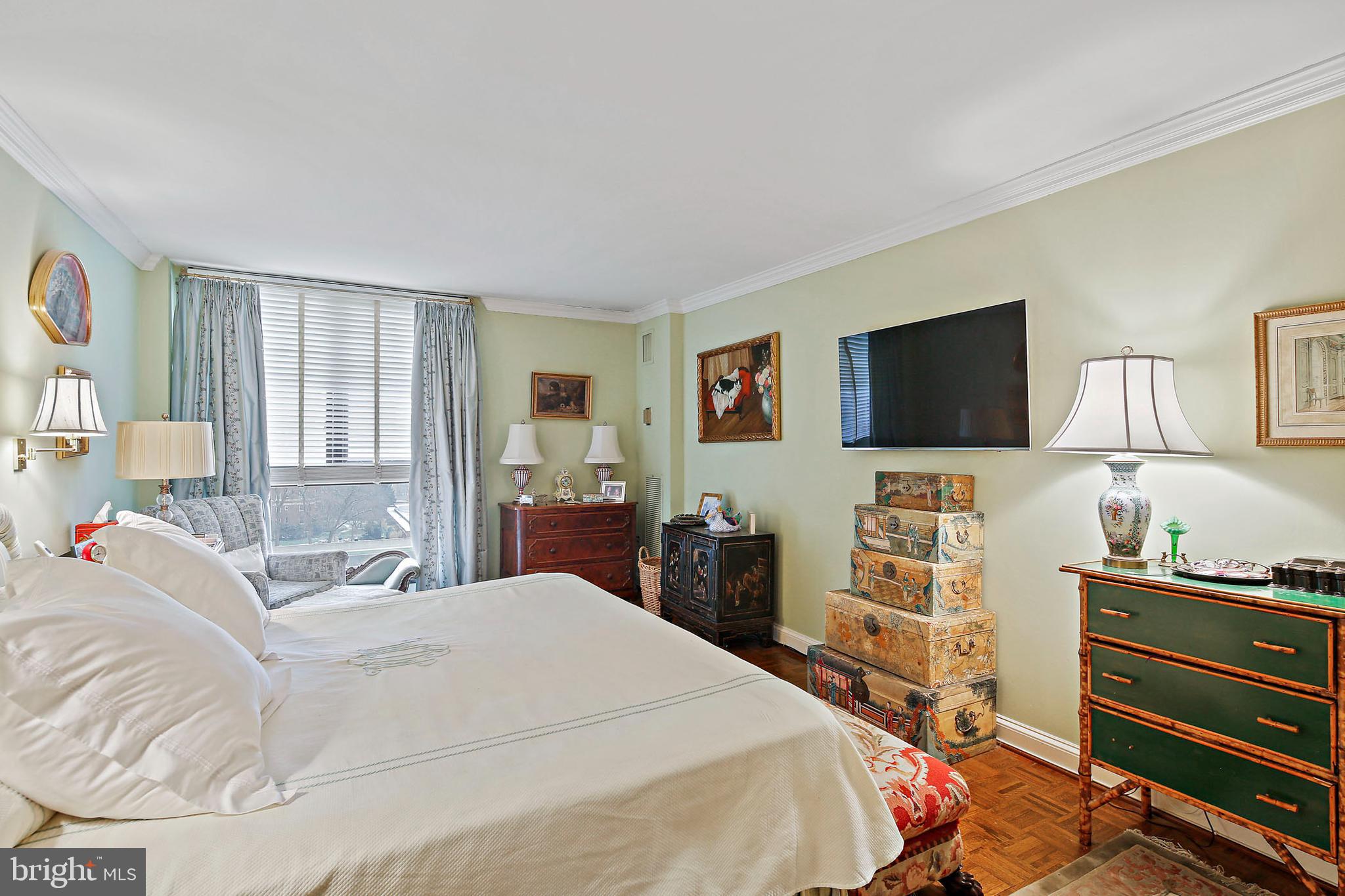 4100 N Charles STREET N Unit: 905
