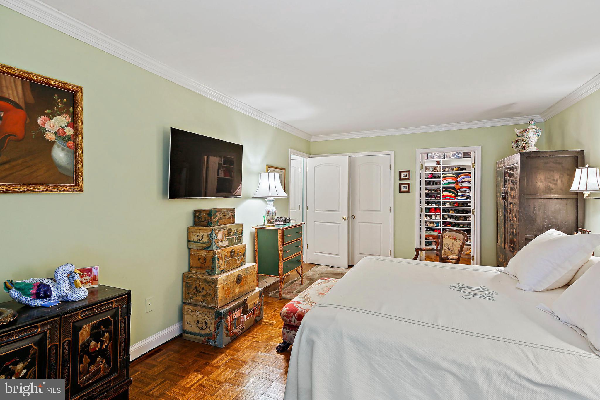 4100 N Charles STREET N Unit: 905