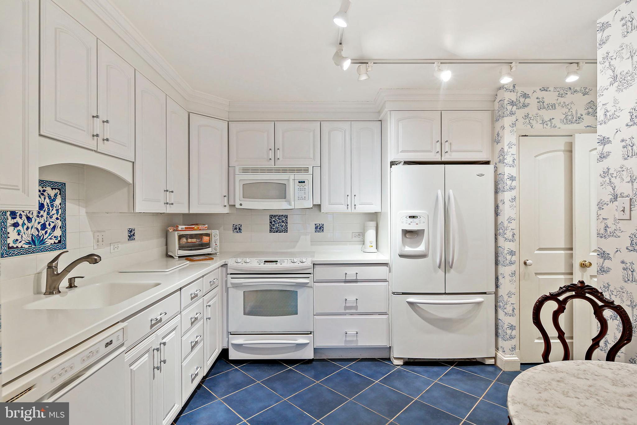 4100 N Charles STREET N Unit: 905