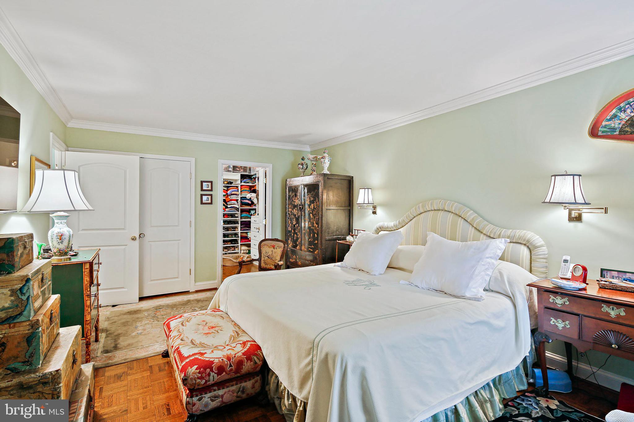 4100 N Charles STREET N Unit: 905
