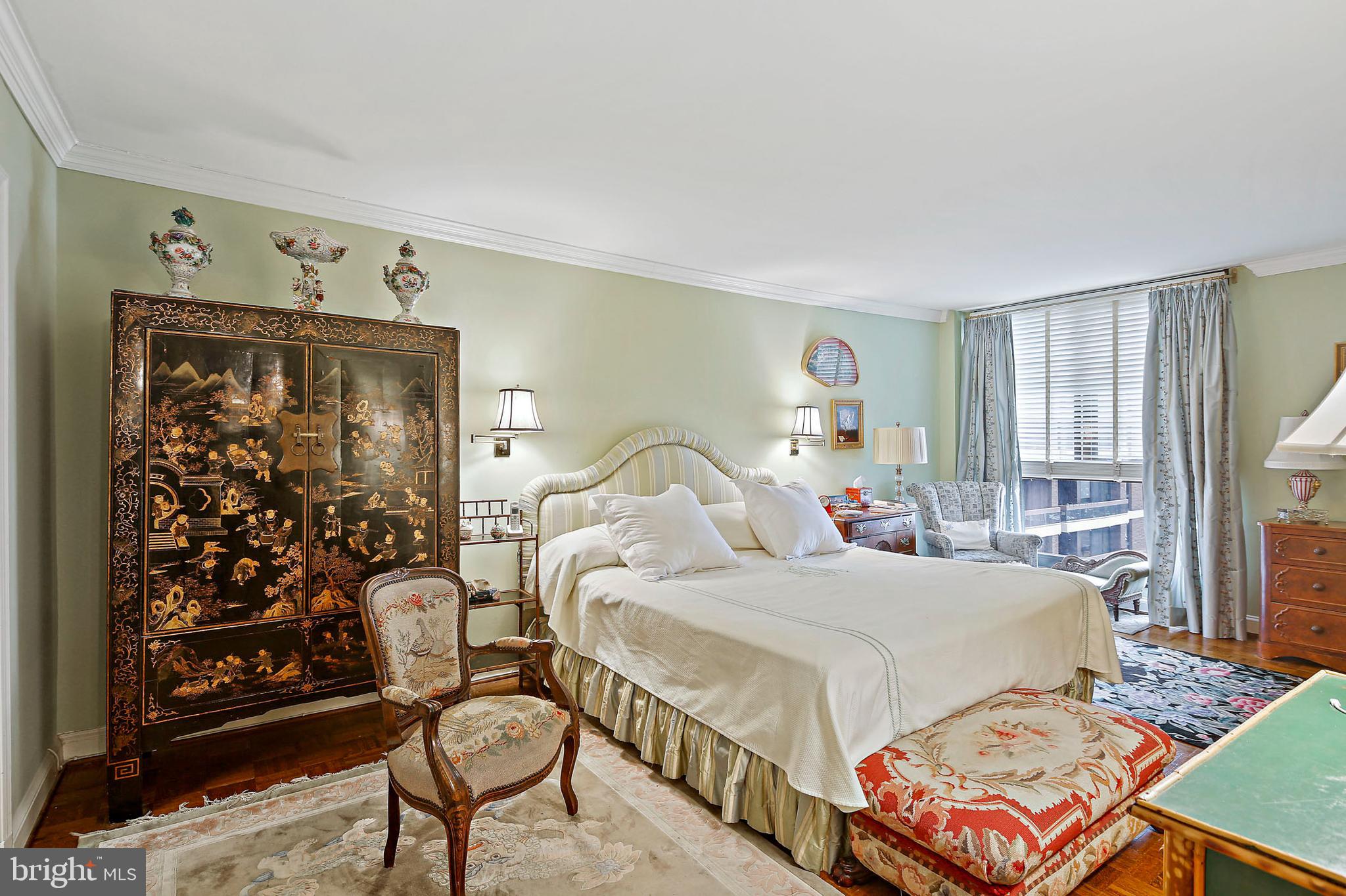 4100 N Charles STREET N Unit: 905