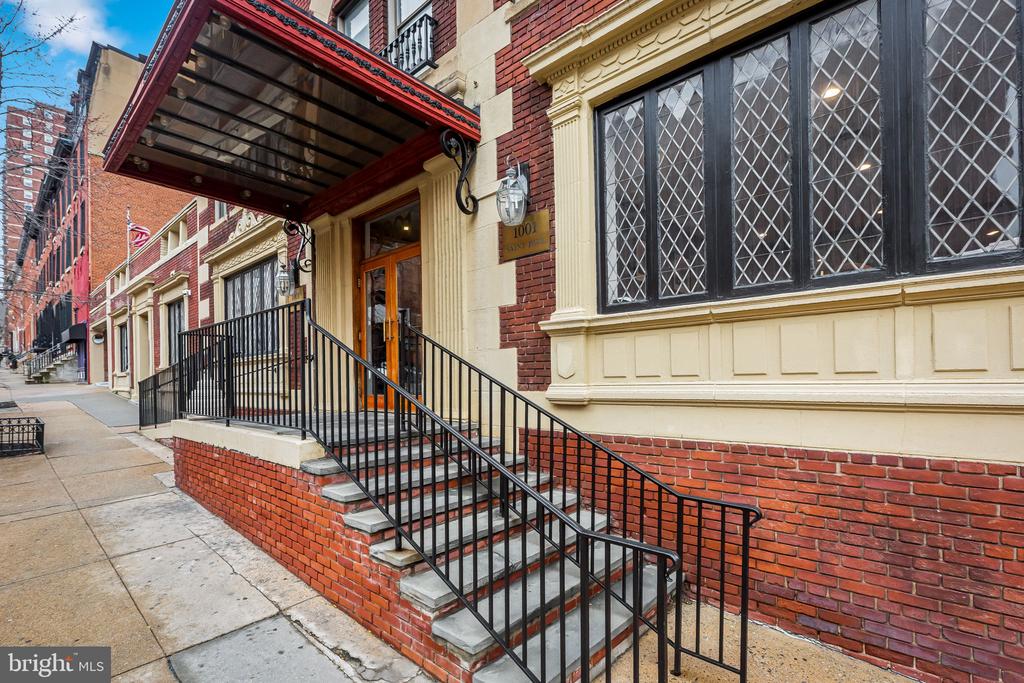 1001 Saint Paul St #5c