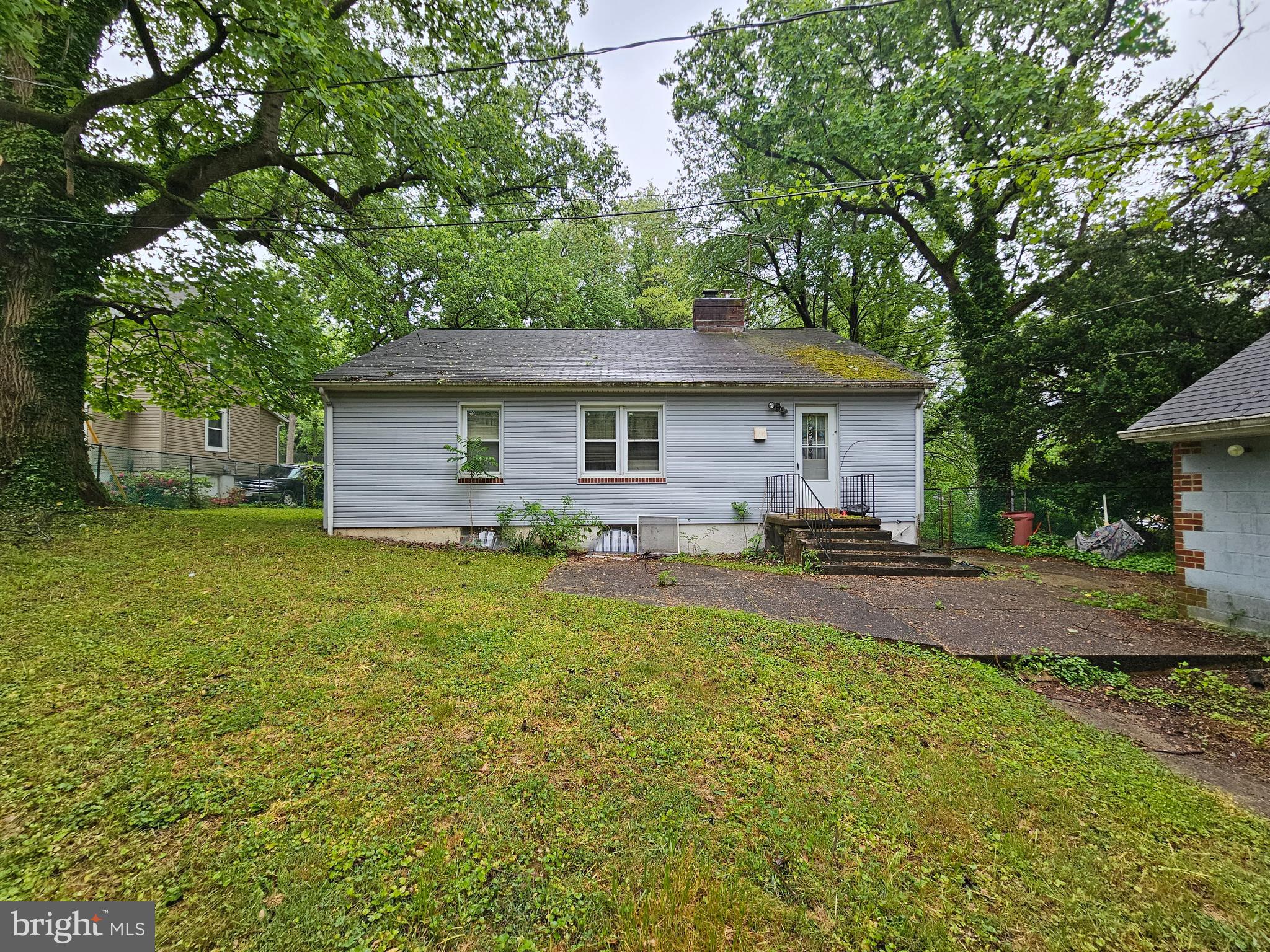 5004 Greenhill Ave