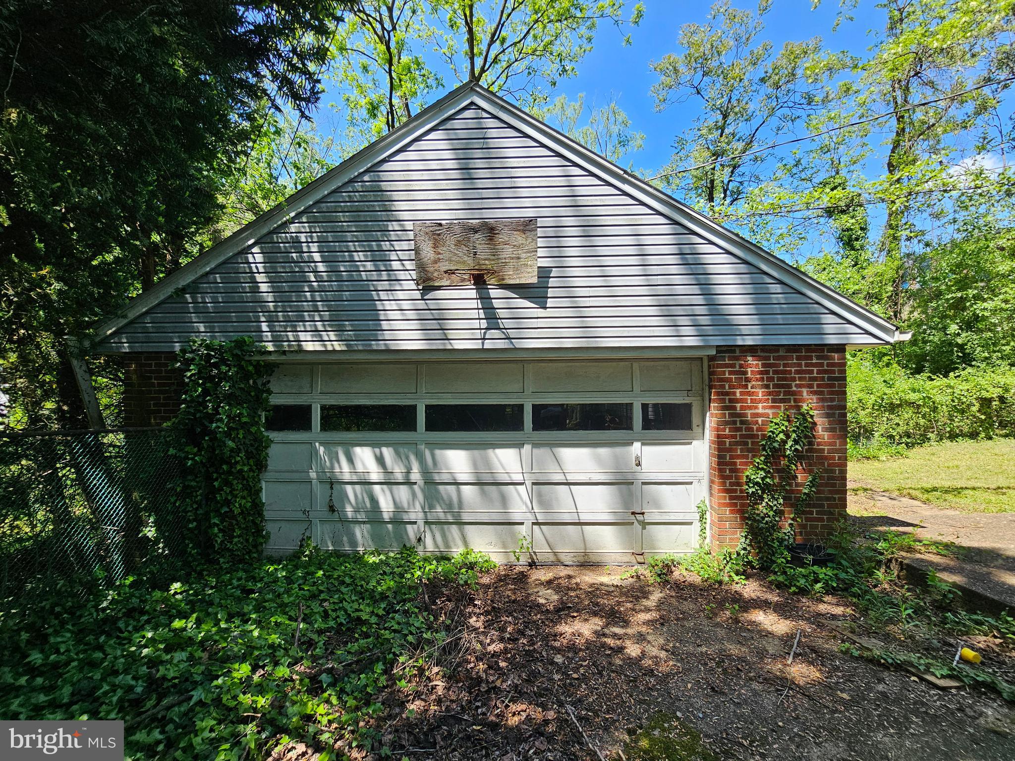 5004 Greenhill Ave