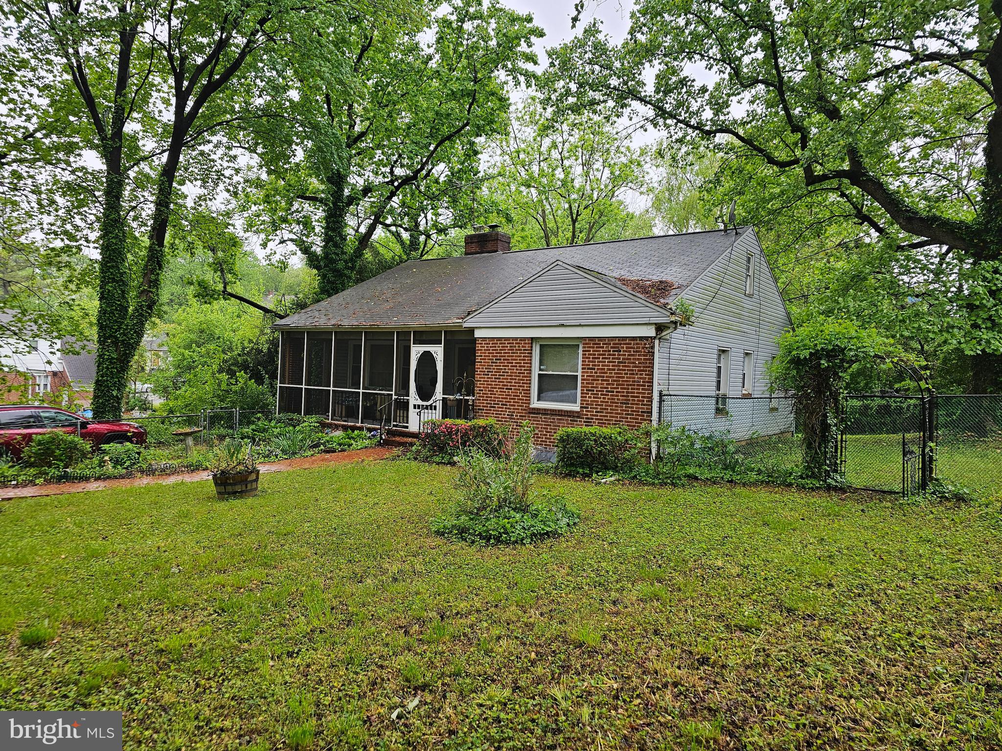 5004 Greenhill Ave