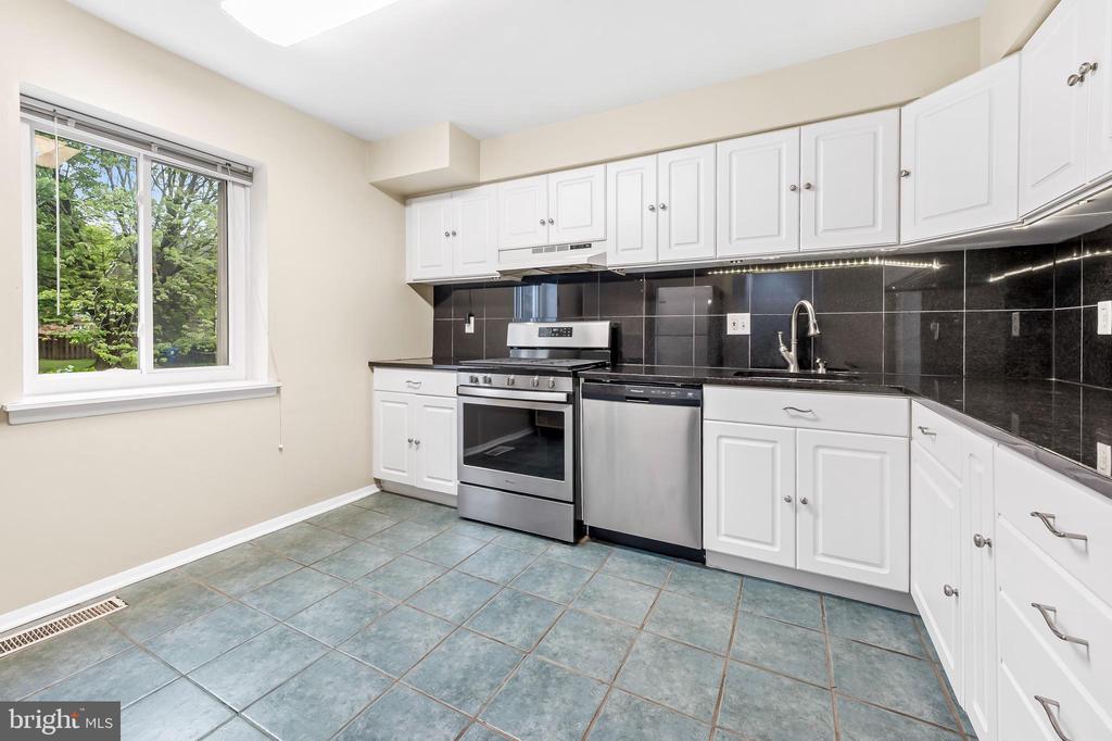 1953 Greenberry Rd
