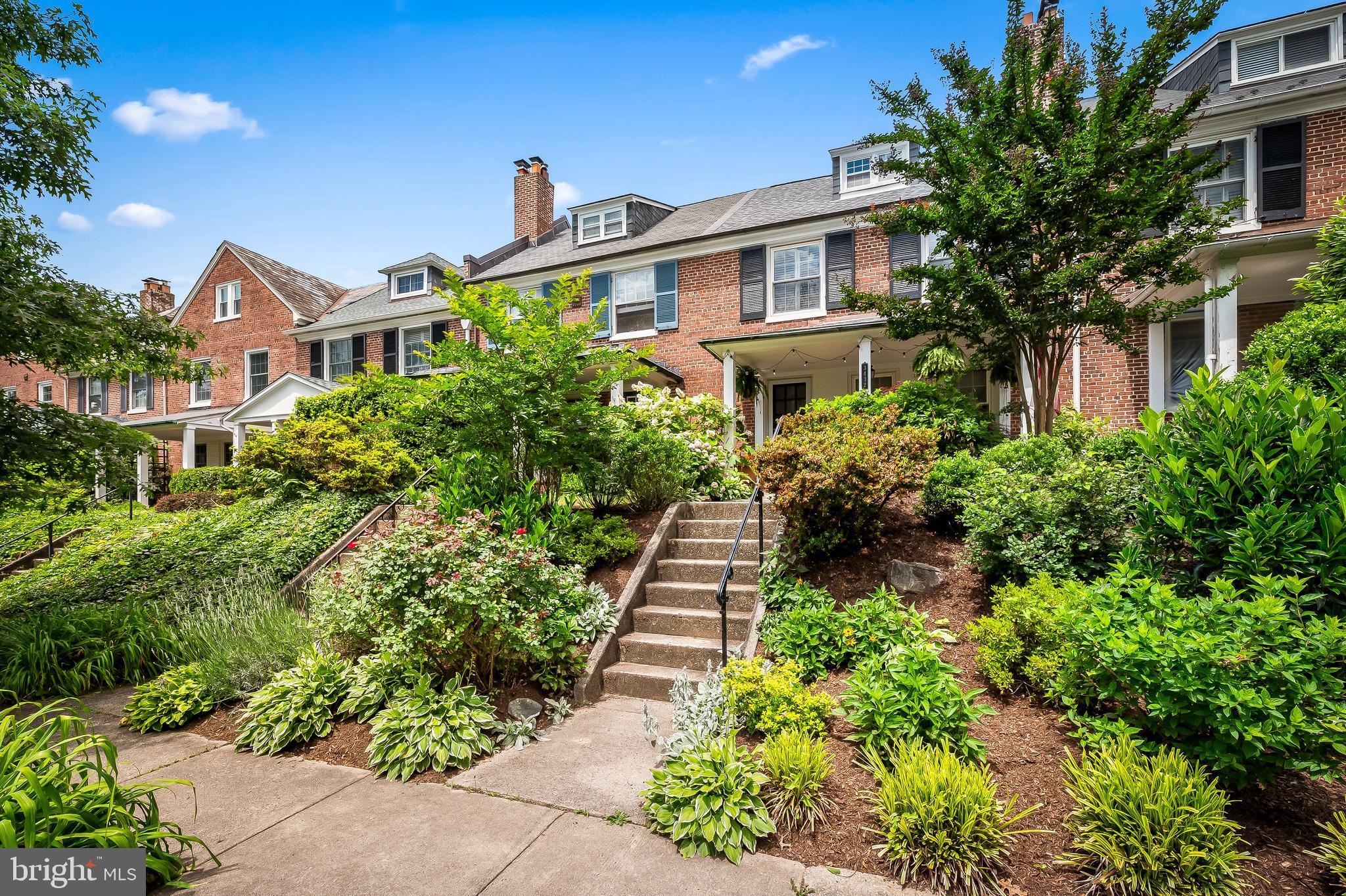 3432 University Pl