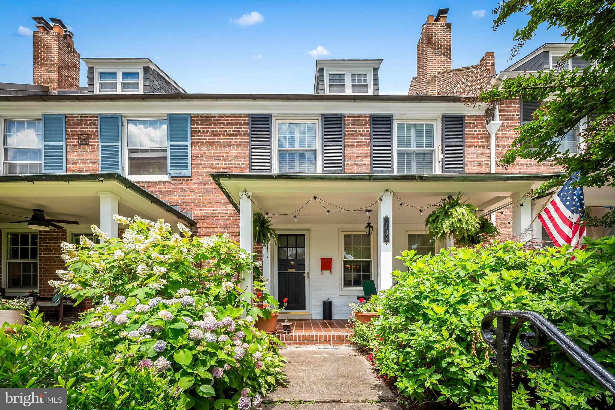 3432 University Pl