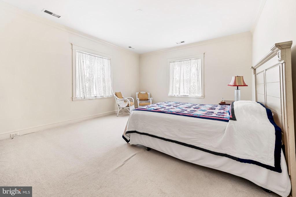 6701 Park Heights Ave #4a