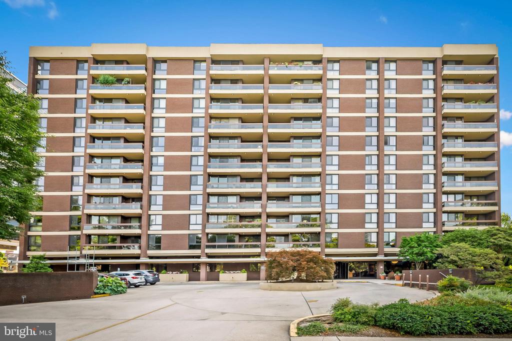 4100 N Charles St #1004