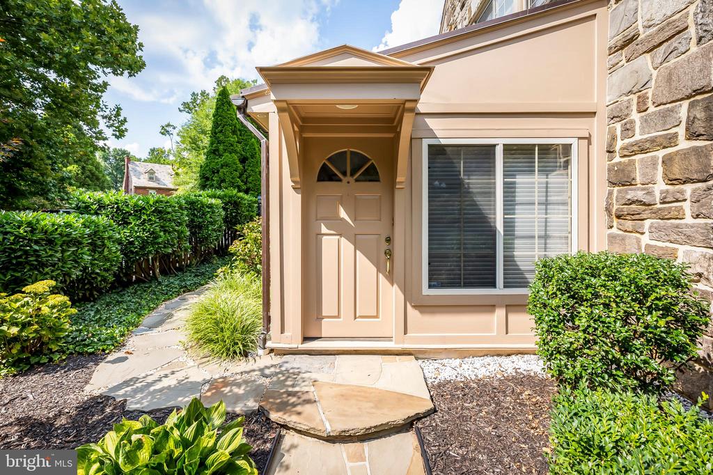 5510 Lombardy Pl