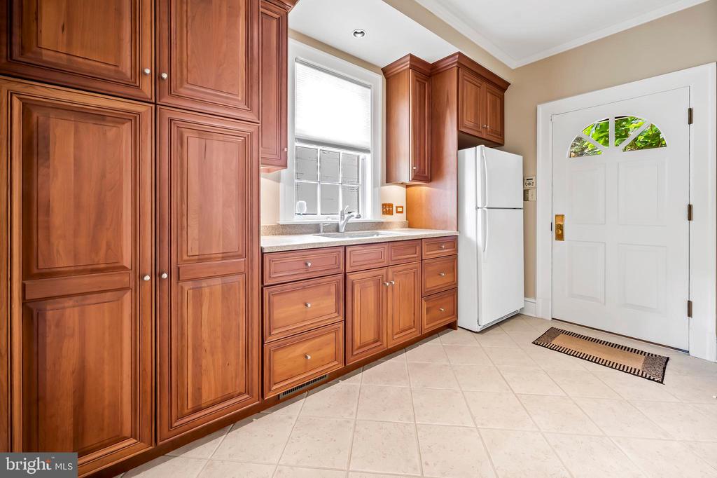 5510 Lombardy Pl