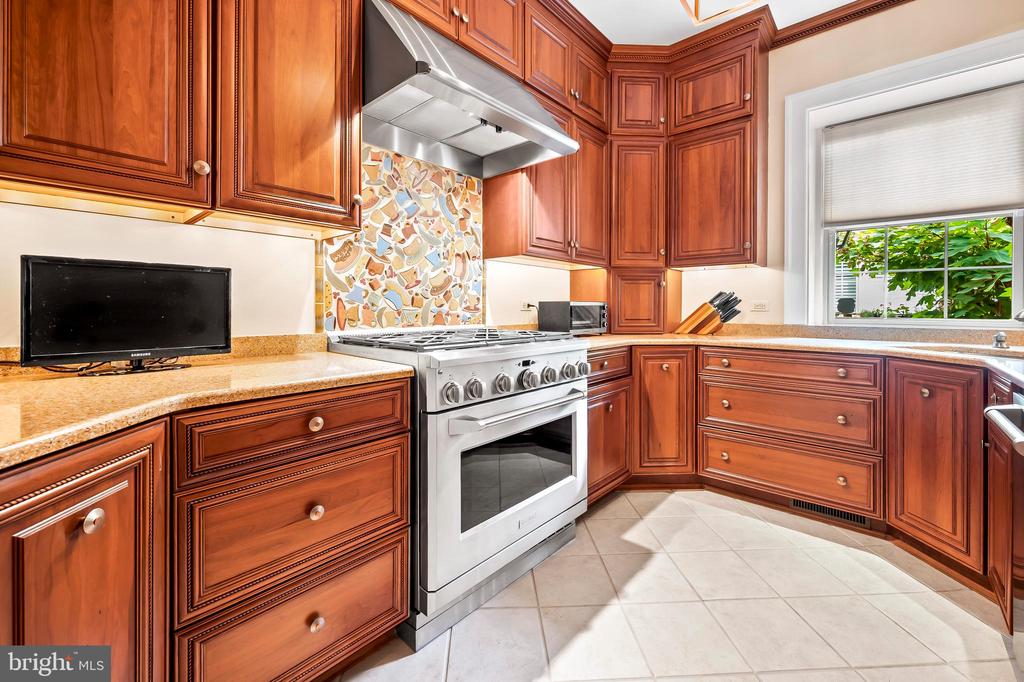 5510 Lombardy Pl
