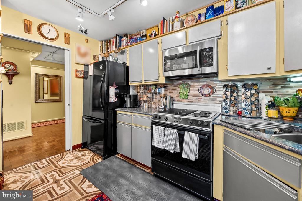 4100 N Charles St #801