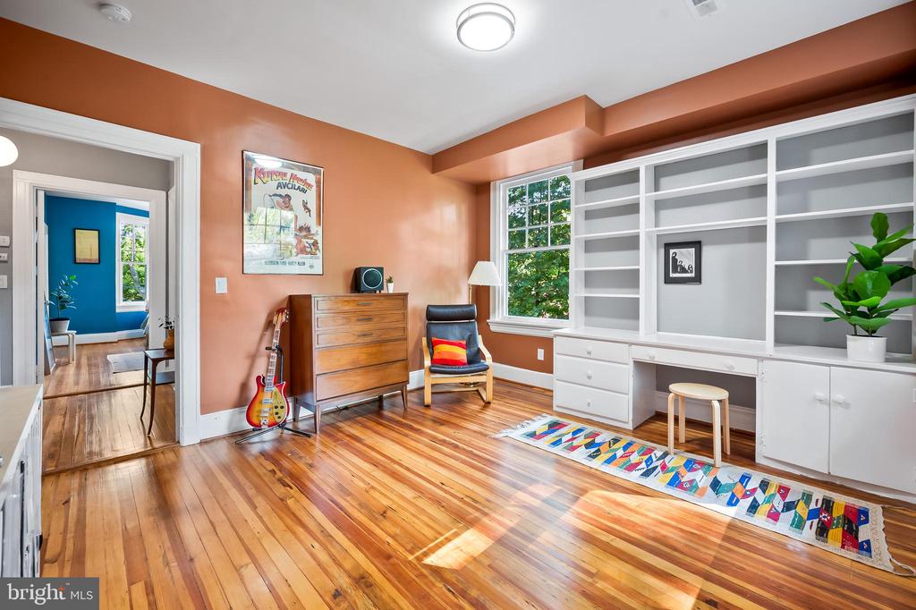 2403 W Rogers Ave