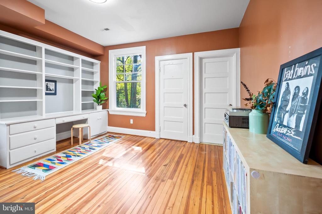 2403 W Rogers Ave