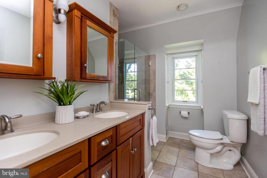 100 Bellemore Rd