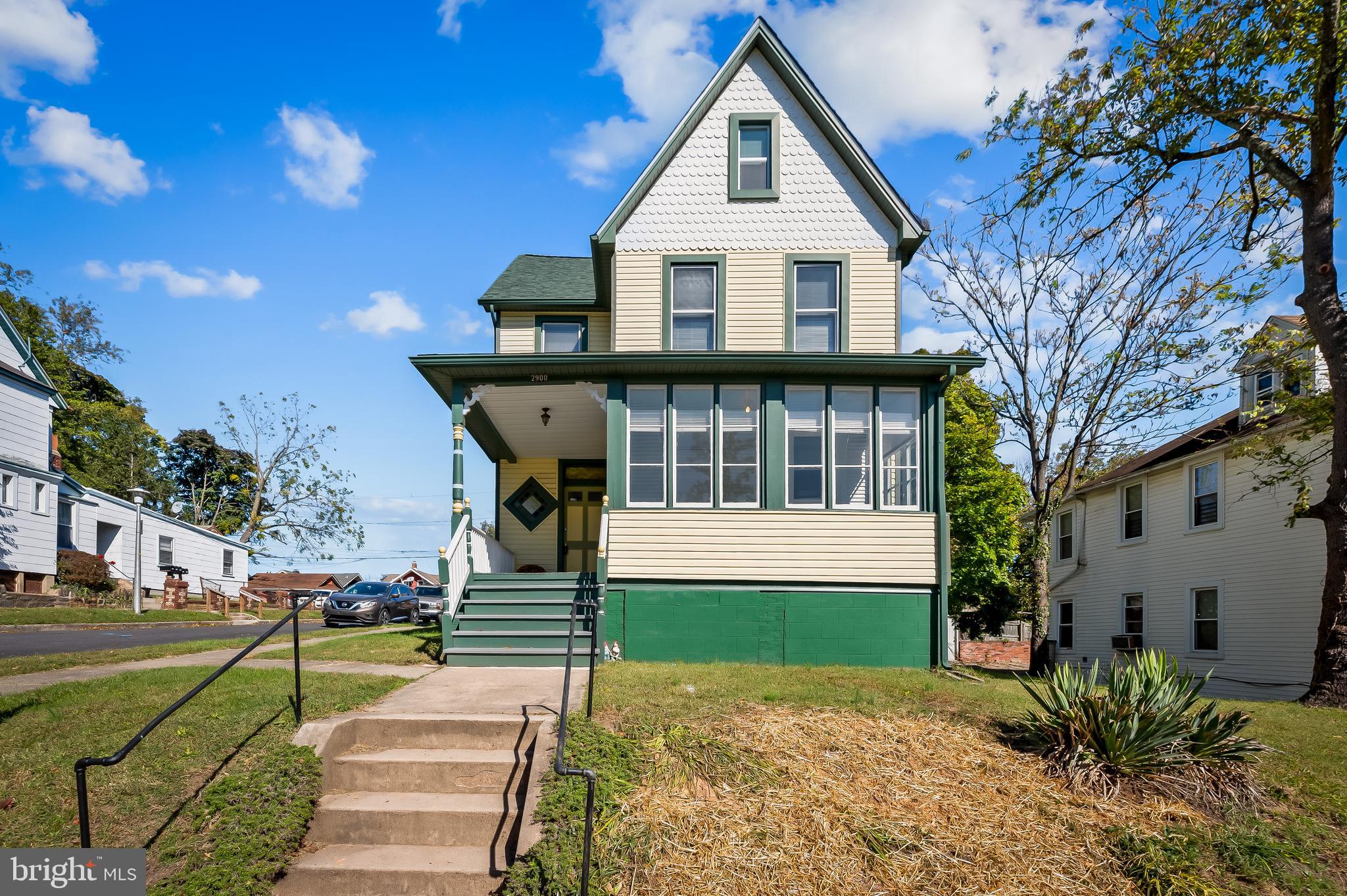 2900 E Strathmore Ave E