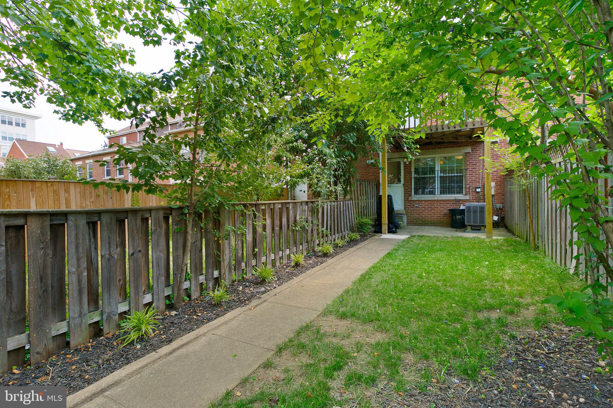 1804 E FAIRMOUNT AVE