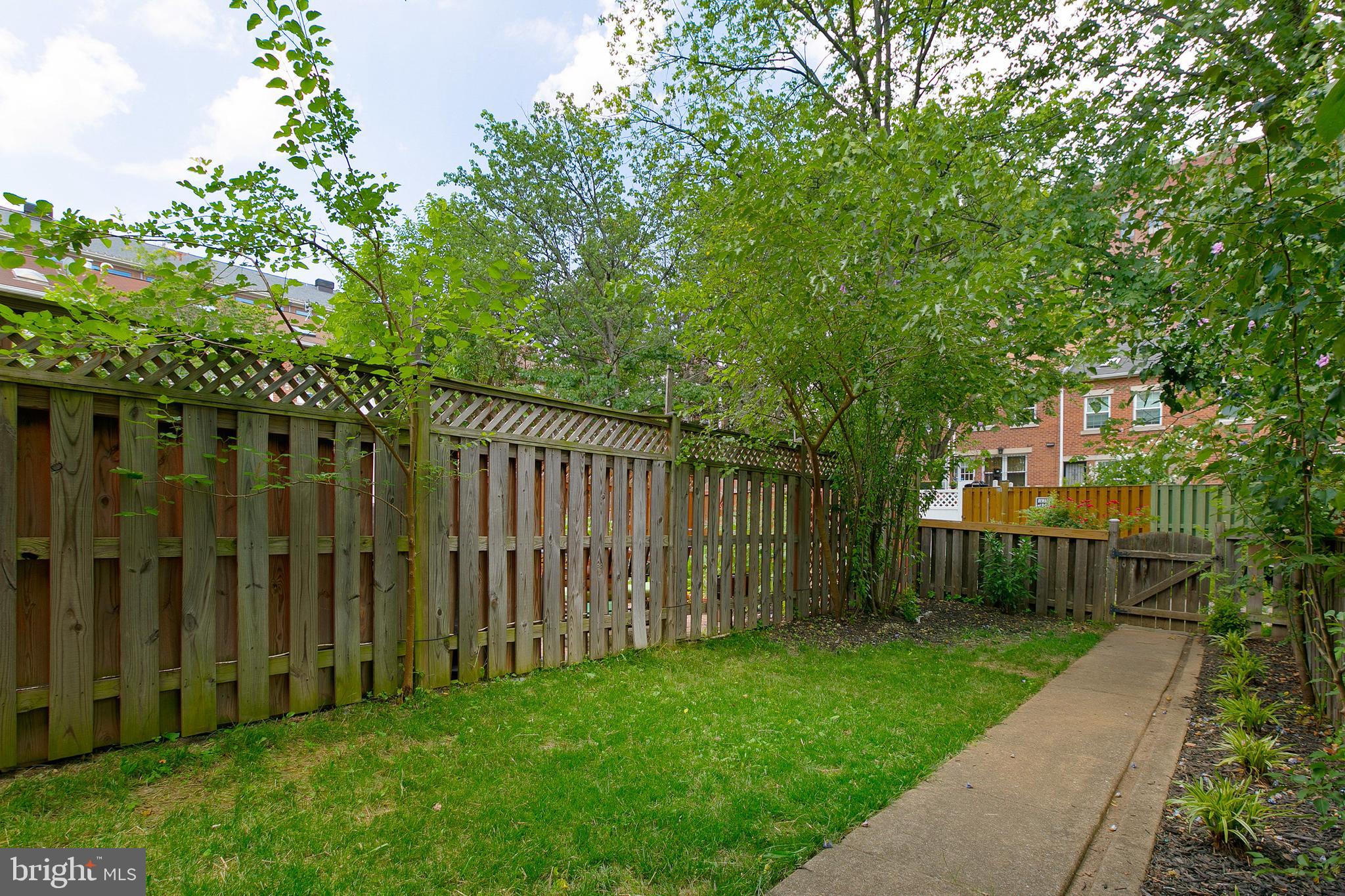 1804 E FAIRMOUNT AVE