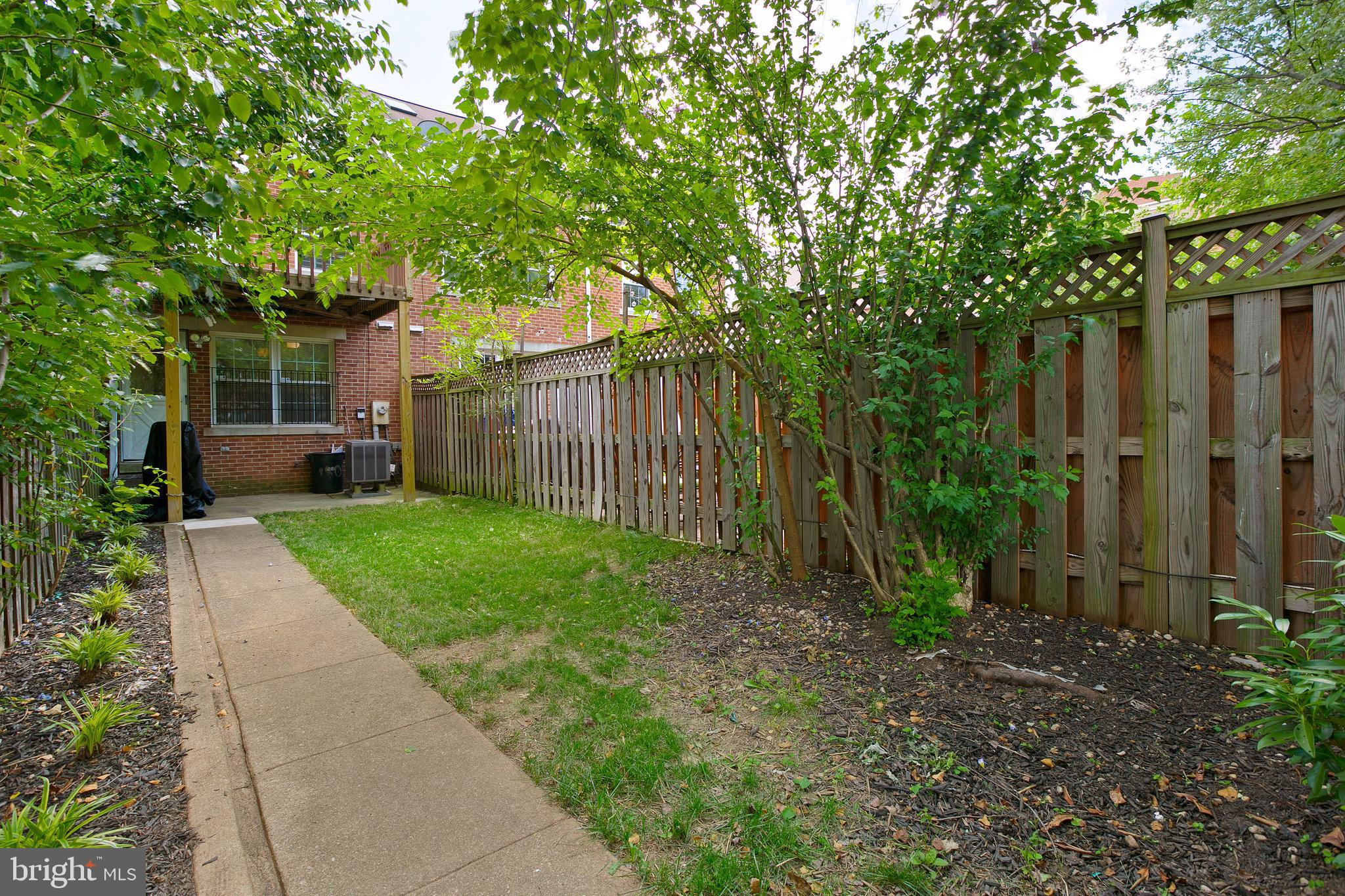 1804 E FAIRMOUNT AVE