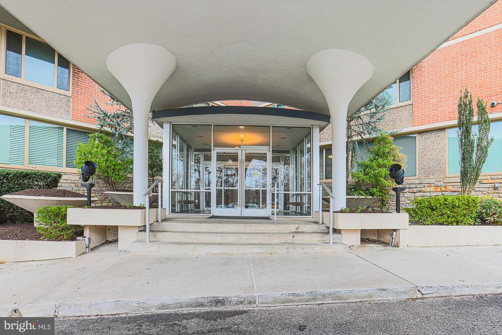1 E University Pkwy #501