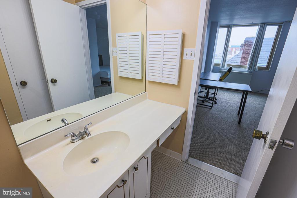 1 E University Pkwy #501