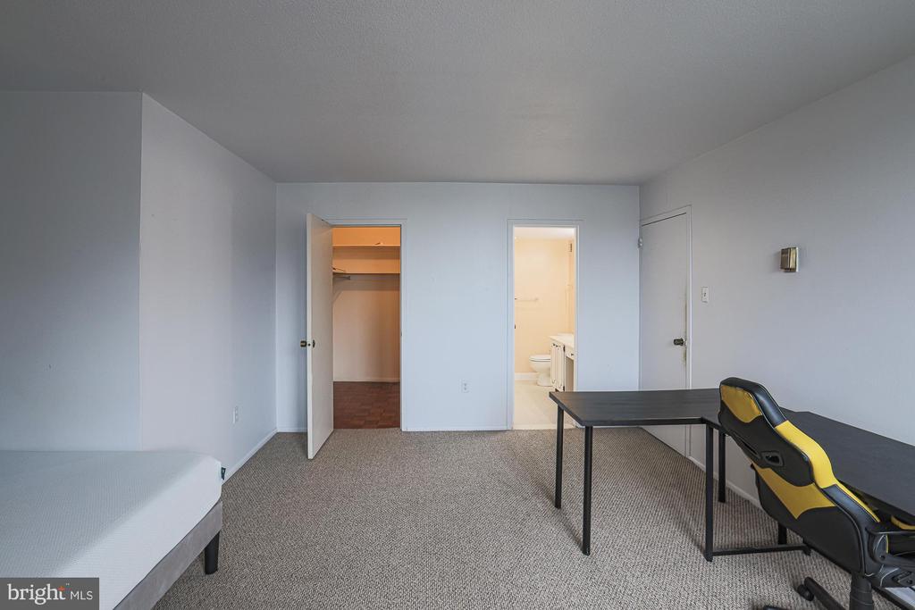 1 E University Pkwy #501