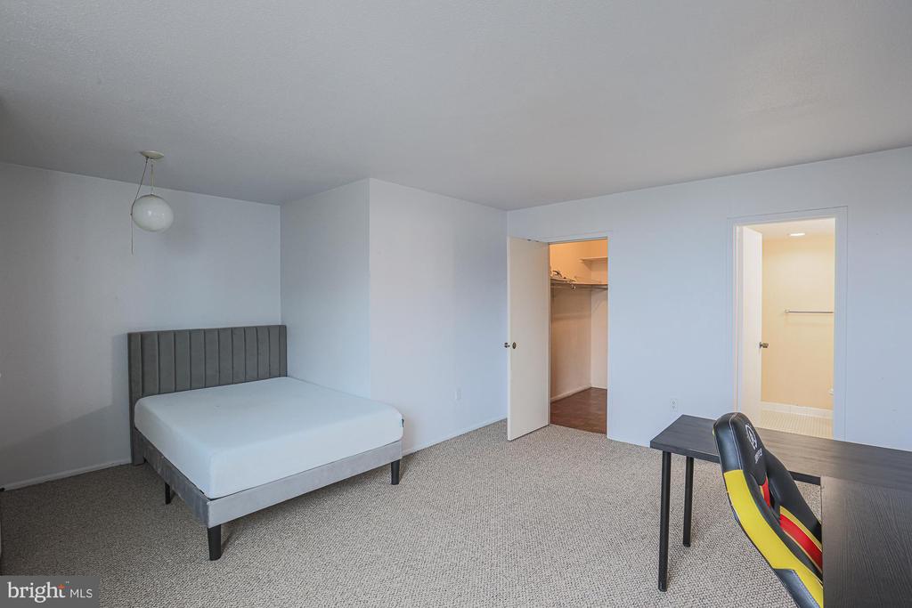 1 E University Pkwy #501