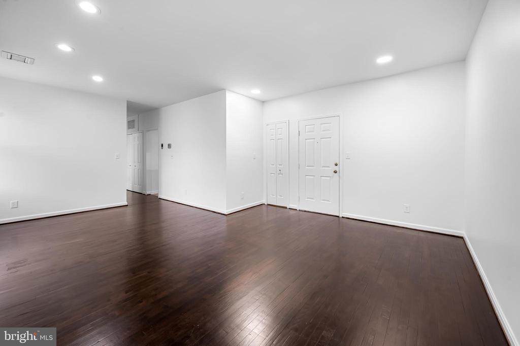 529 N Charles St #303