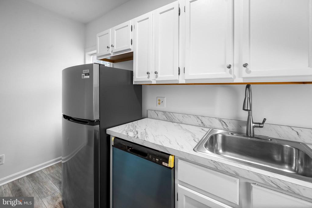 529 N Charles St #303