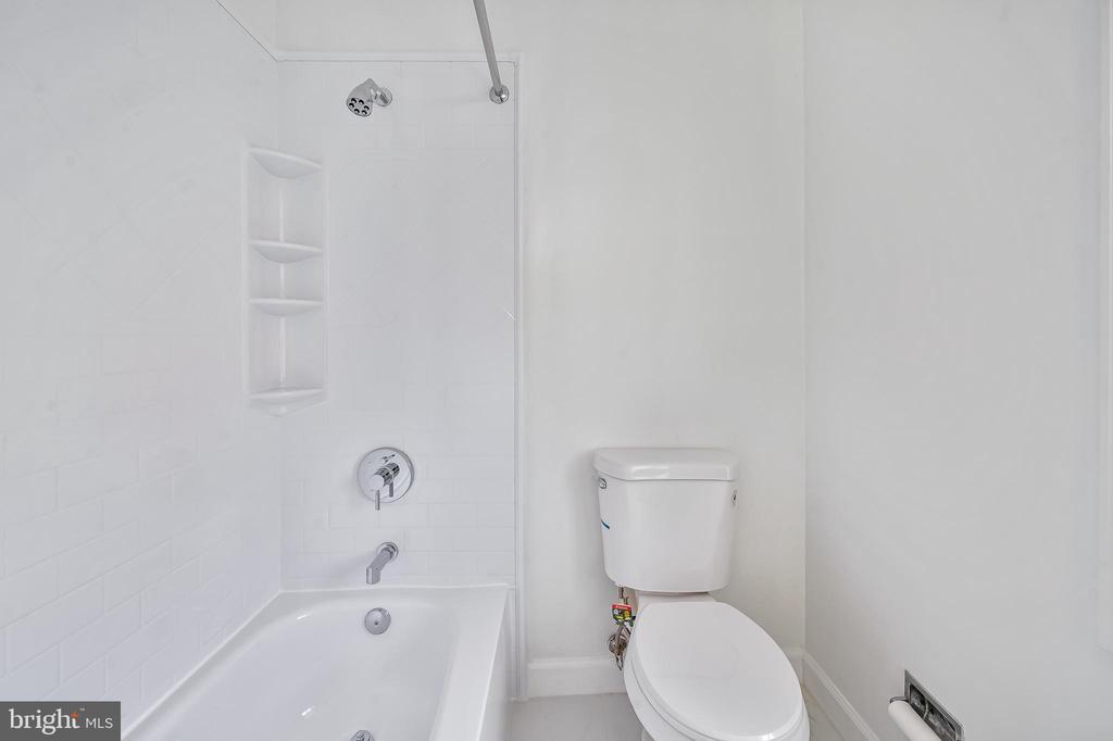 529 N Charles St #303