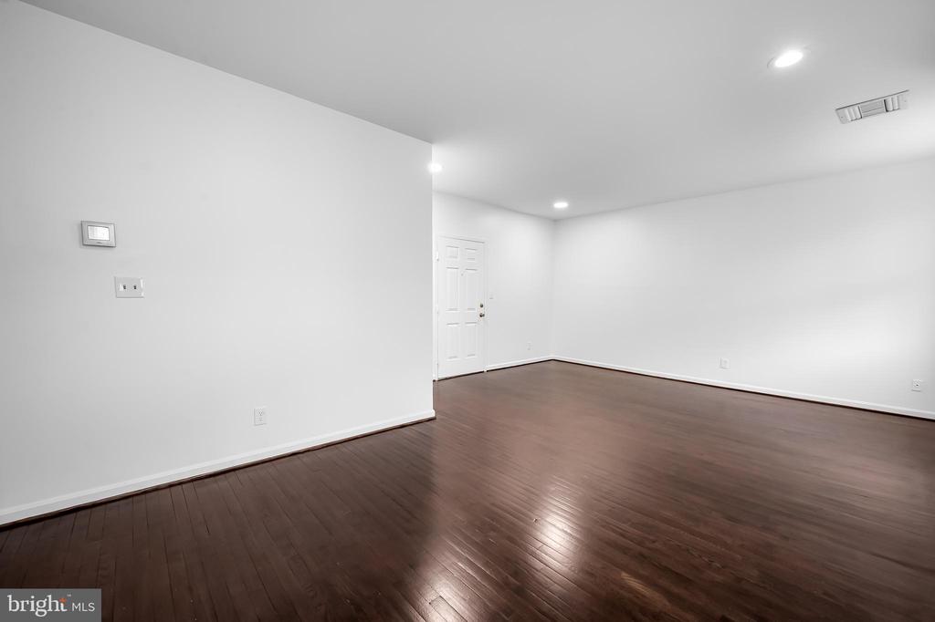 529 N Charles St #303