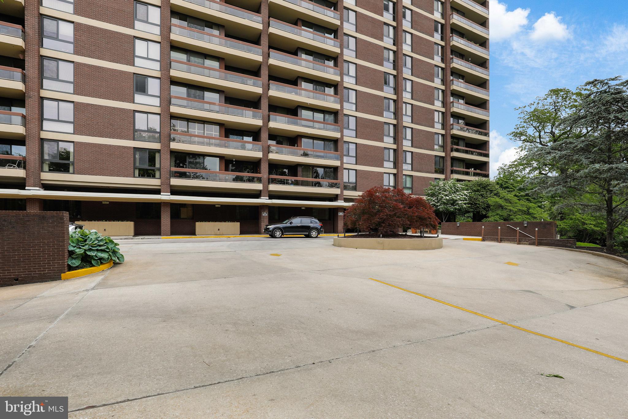 4100 N Charles St #414