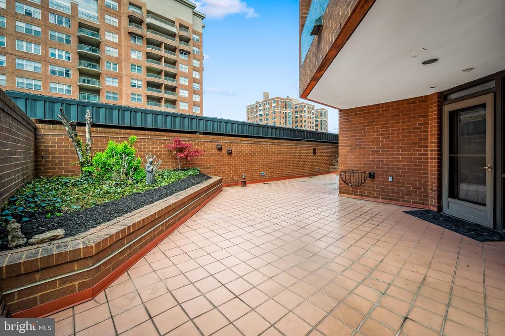 3704 N Charles St N #105