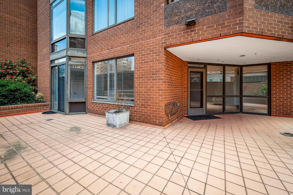 3704 N Charles St N #105