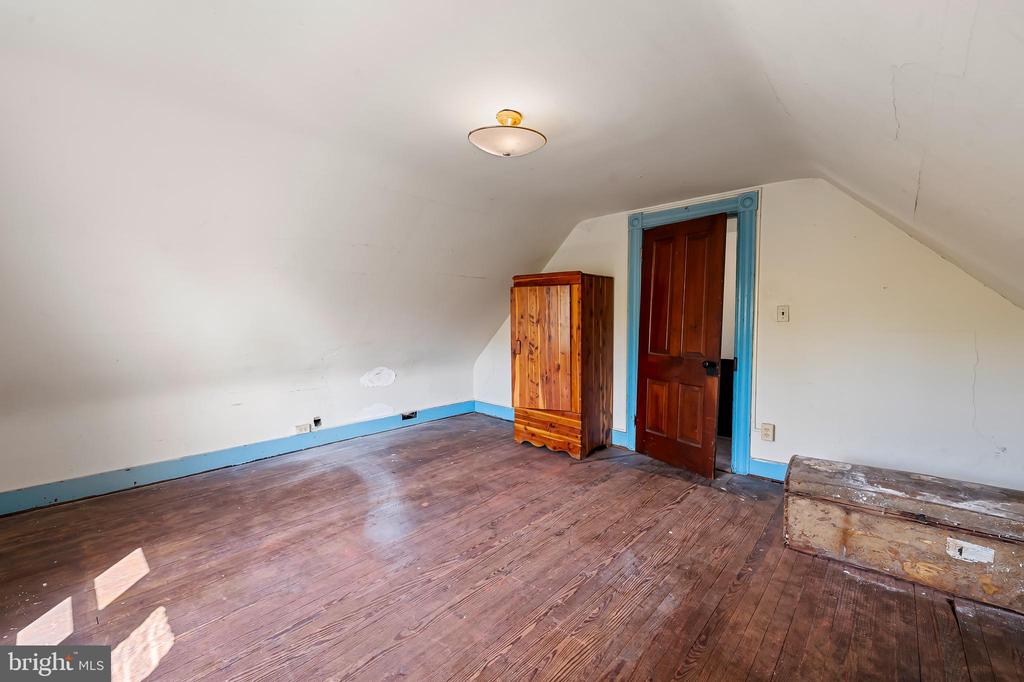 704 Wyndhurst Ave