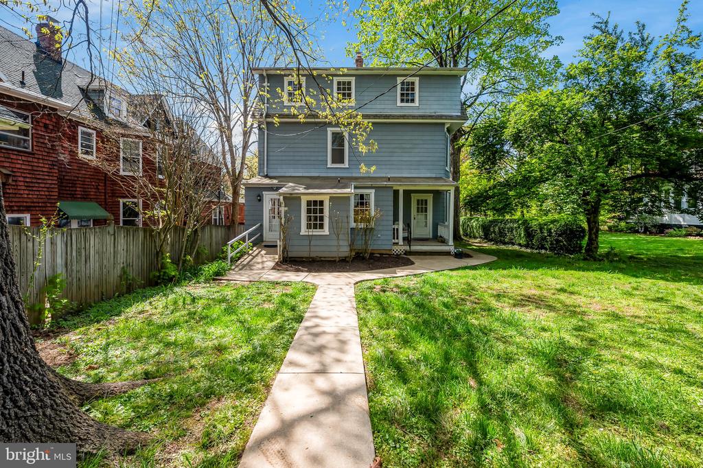 704 Wyndhurst Ave