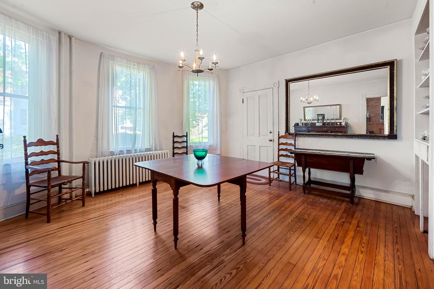704 Wyndhurst Ave