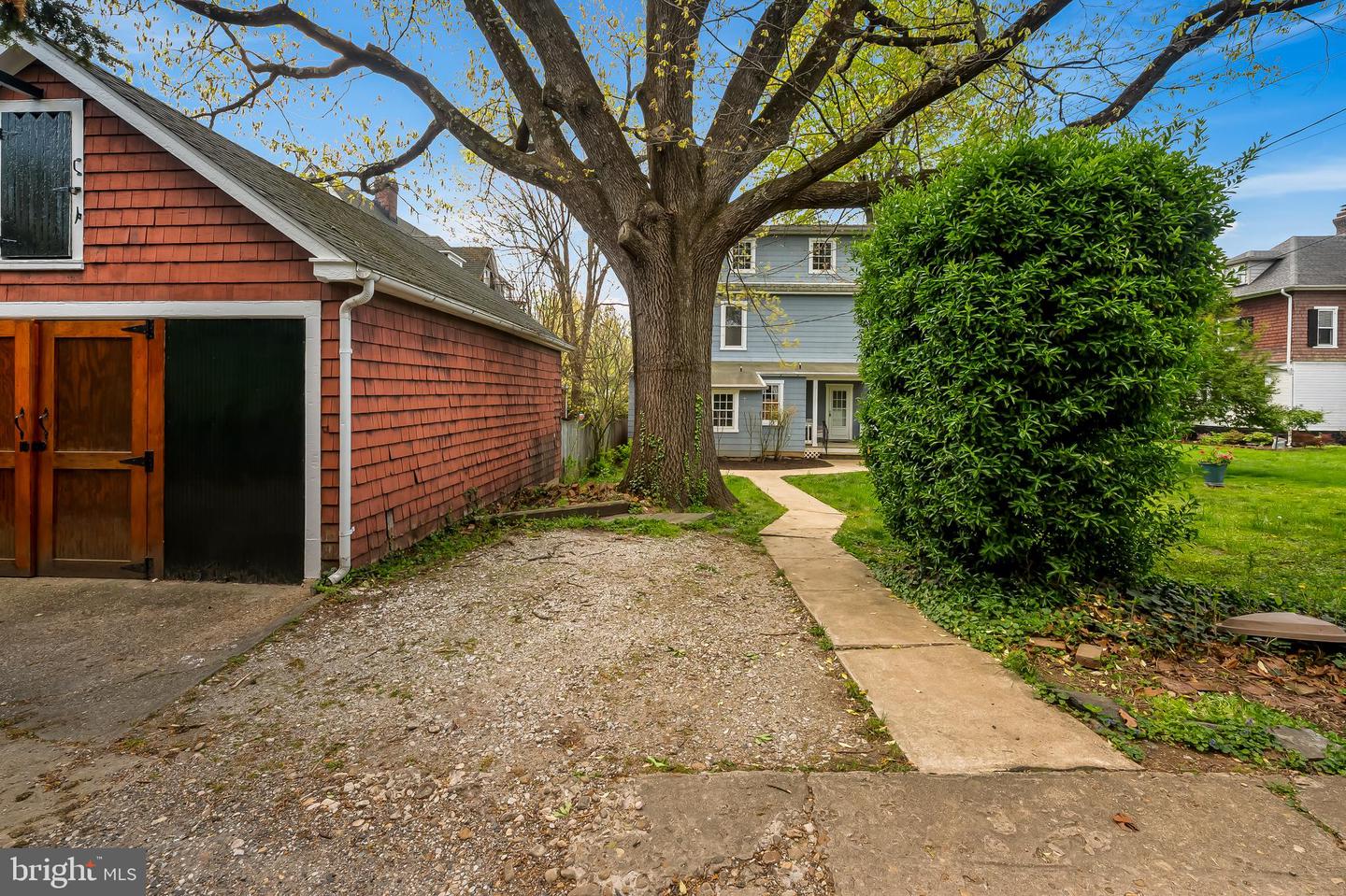 704 Wyndhurst Ave