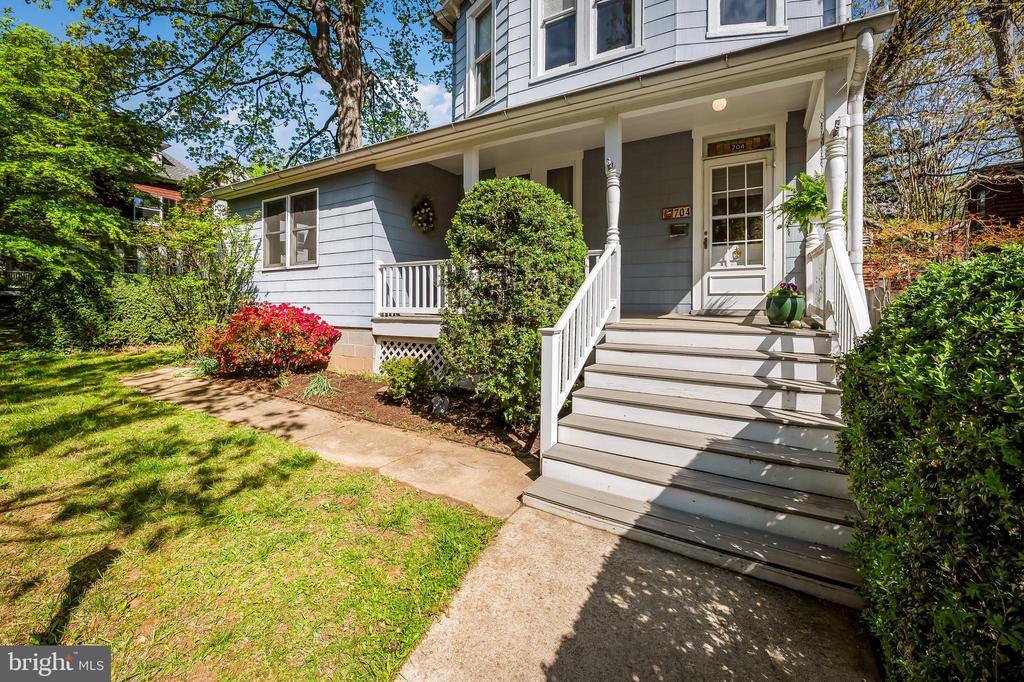 704 Wyndhurst Ave