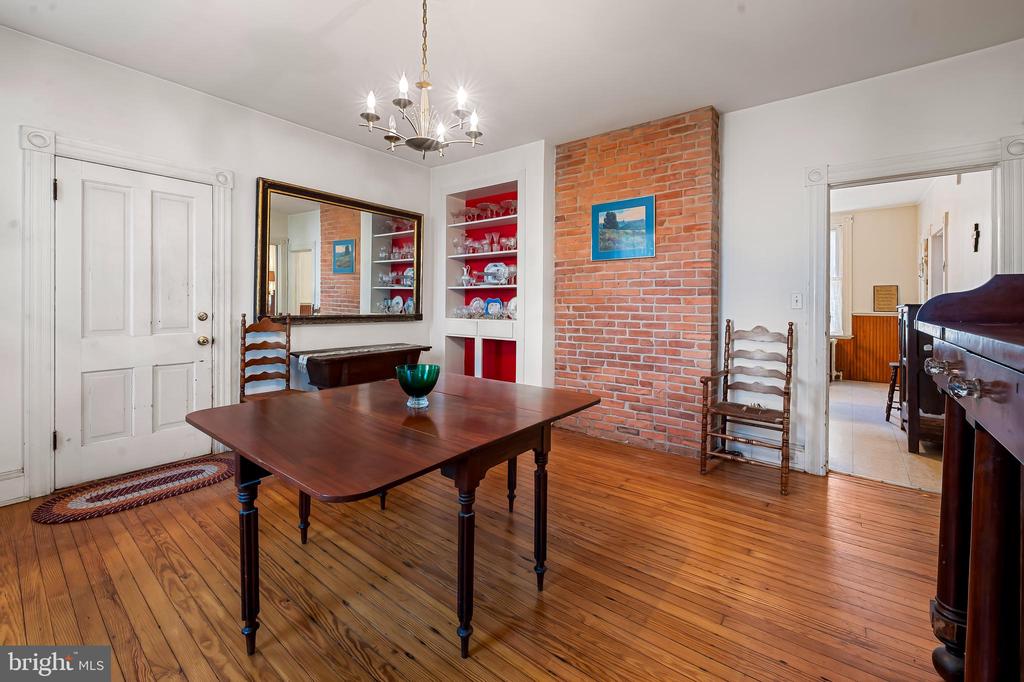 704 Wyndhurst Ave