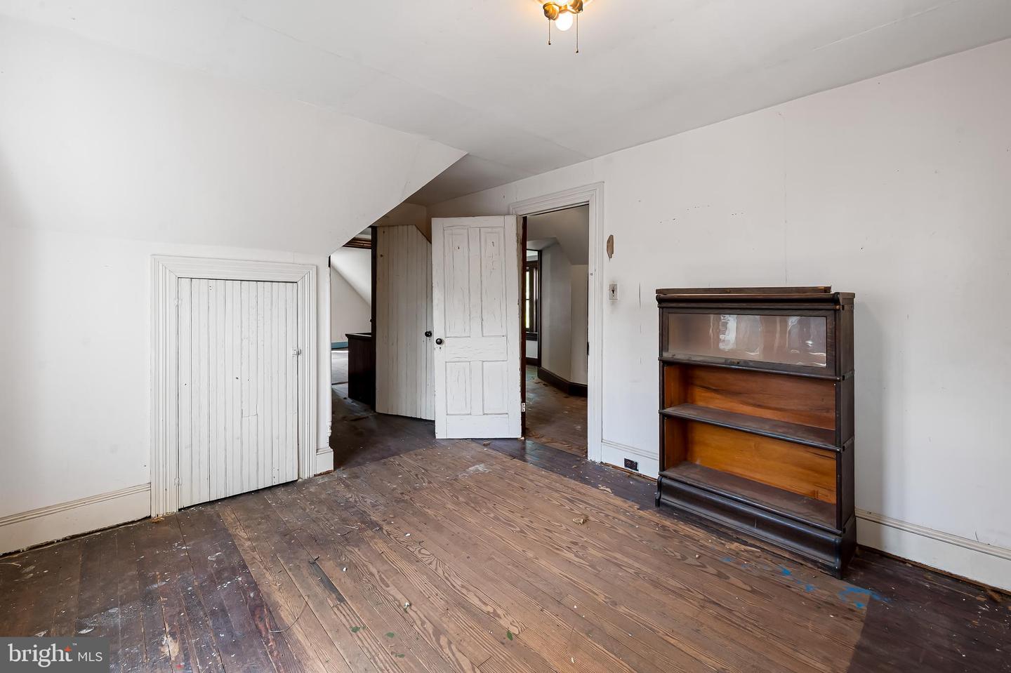 704 Wyndhurst Ave